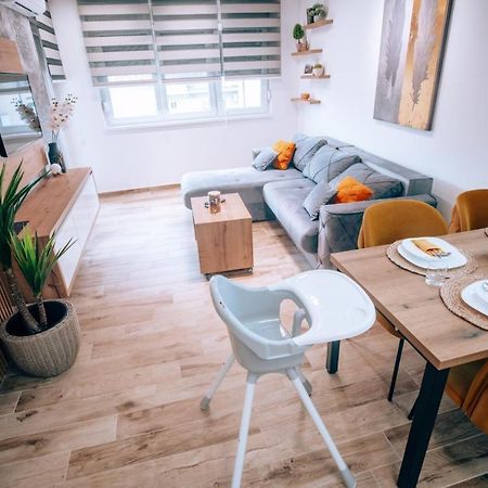 Apartman Lux-Besplatno Koriscenje Zasebne Garaze Szávaszentdemeter Kültér fotó