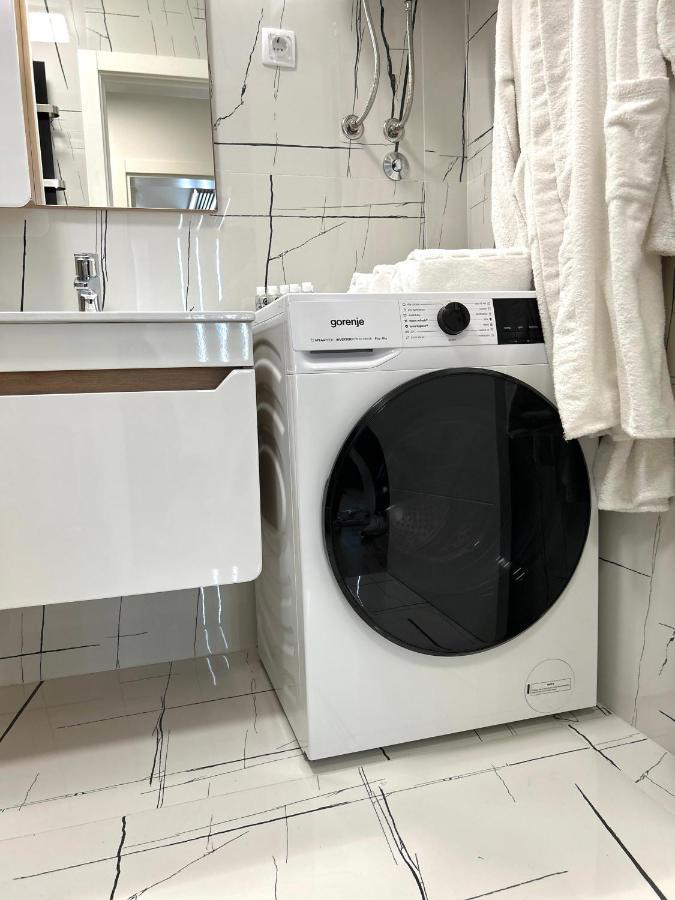 Apartman Lux-Besplatno Koriscenje Zasebne Garaze Szávaszentdemeter Kültér fotó
