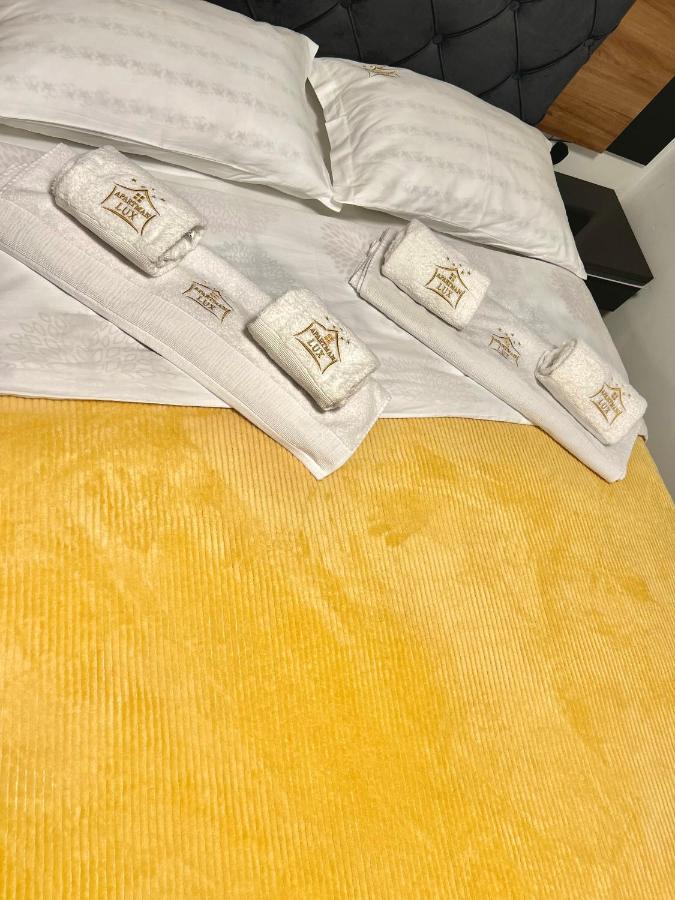 Apartman Lux-Besplatno Koriscenje Zasebne Garaze Szávaszentdemeter Kültér fotó