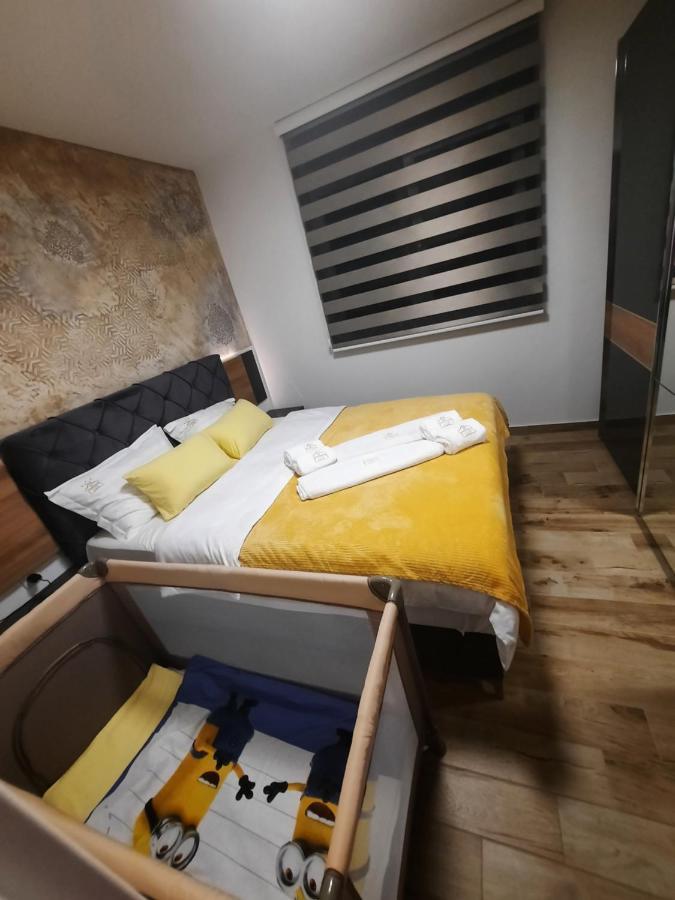 Apartman Lux-Besplatno Koriscenje Zasebne Garaze Szávaszentdemeter Kültér fotó