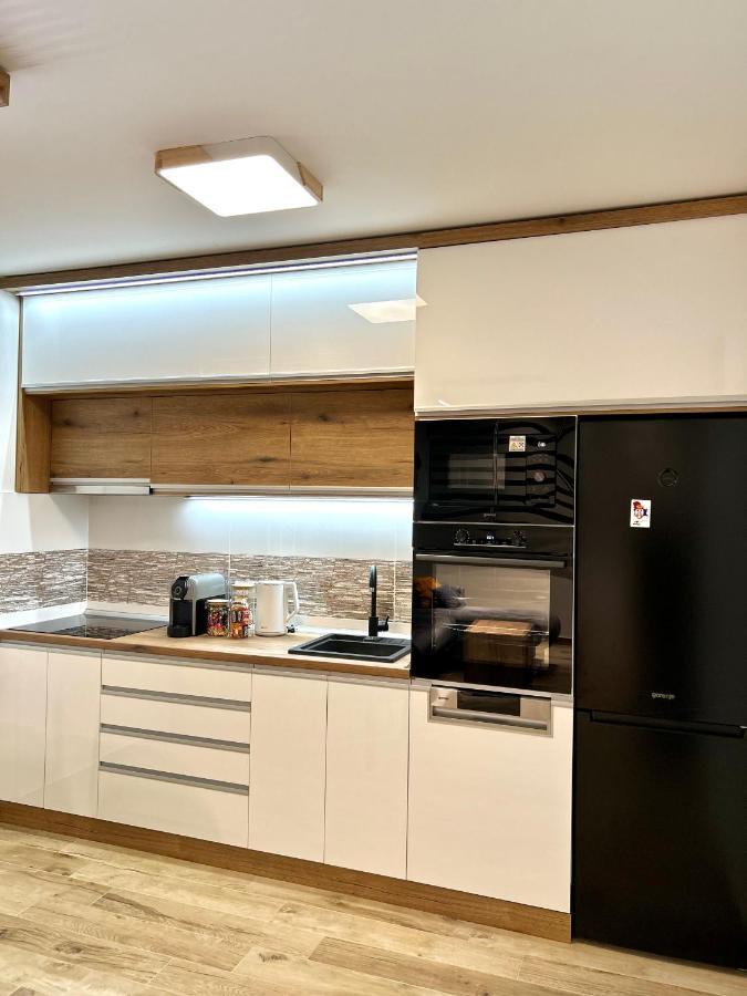 Apartman Lux-Besplatno Koriscenje Zasebne Garaze Szávaszentdemeter Kültér fotó
