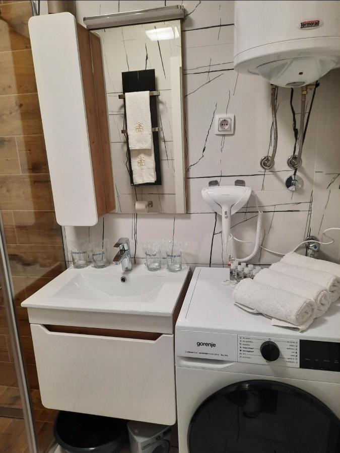 Apartman Lux-Besplatno Koriscenje Zasebne Garaze Szávaszentdemeter Kültér fotó