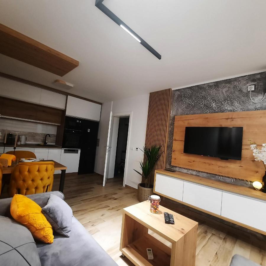 Apartman Lux-Besplatno Koriscenje Zasebne Garaze Szávaszentdemeter Kültér fotó