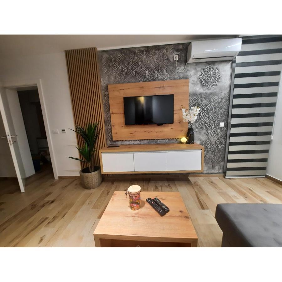 Apartman Lux-Besplatno Koriscenje Zasebne Garaze Szávaszentdemeter Kültér fotó