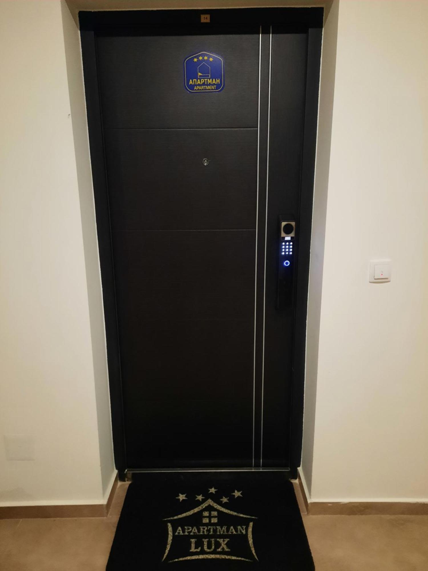 Apartman Lux-Besplatno Koriscenje Zasebne Garaze Szávaszentdemeter Kültér fotó
